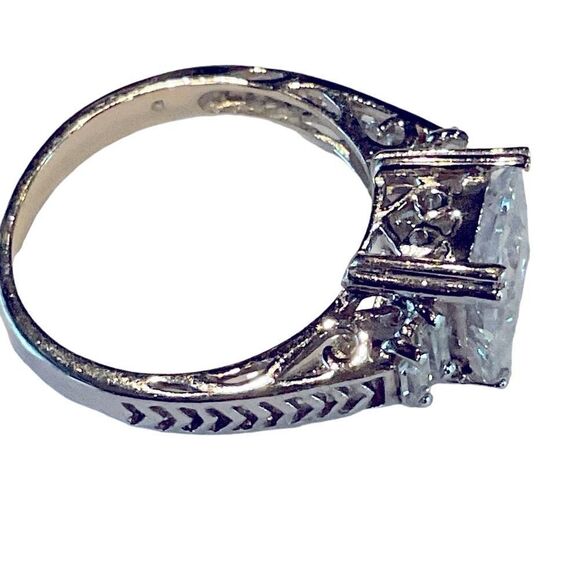 Beautiful anniversary ring - Picture 4 of 7